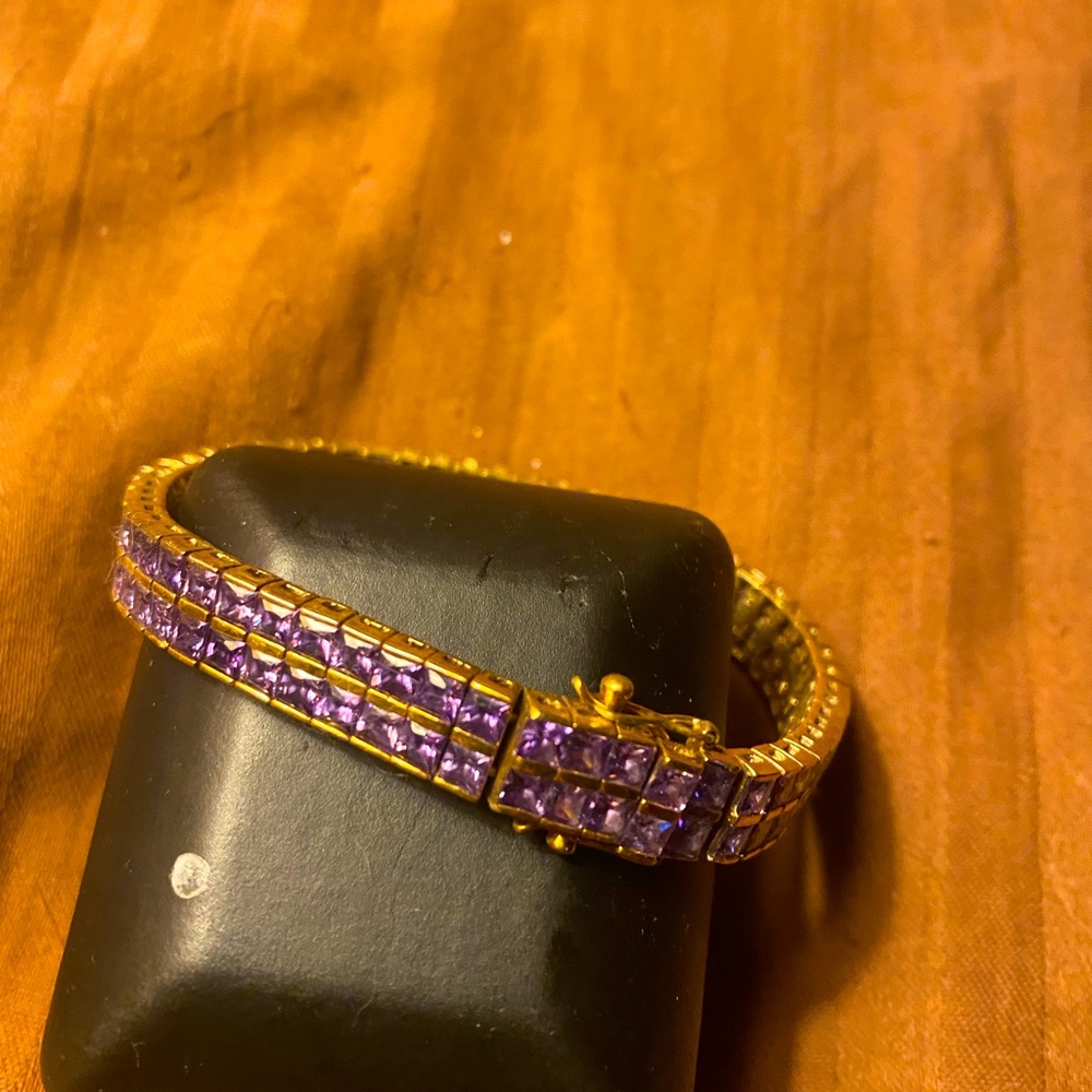 Wonderful amethyst tennis bracelet with very clean and top quality stones.